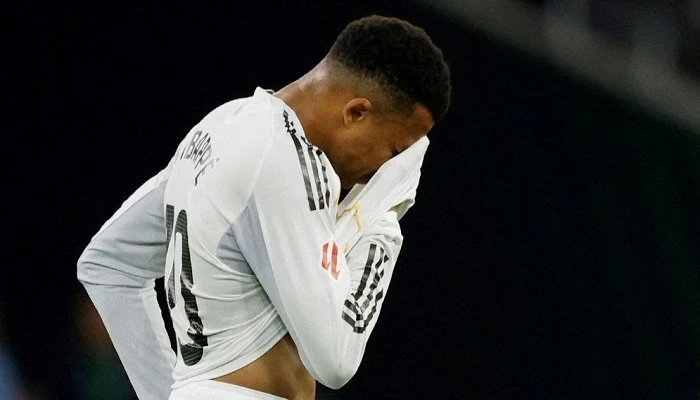 বিশ্বকাপের আগে আবার চোটে এমবাপ্পে