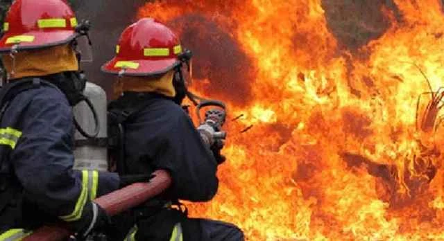 রাজধানীর বাংলাবাজারে আগুন