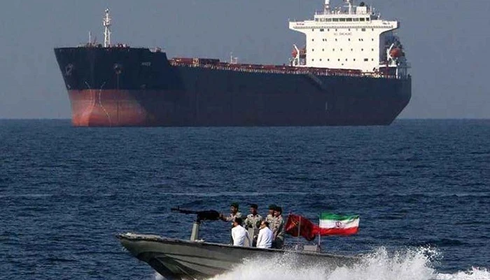 হরমুজ প্রণালিতে আটকে আছেন ২ হাজার ৪০০ নাবিক