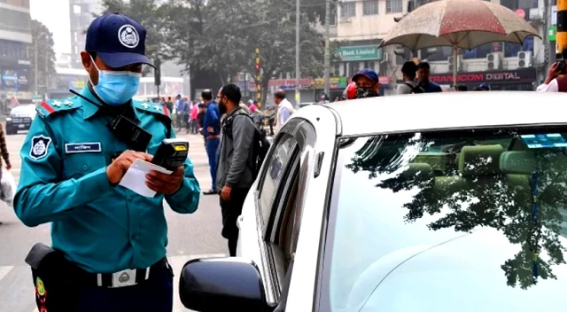 ট্রাফিক আইন ভাঙলে অটো নোটিশ, হাজিরা না দিলে গ্রেপ্তারি পরোয়ানা