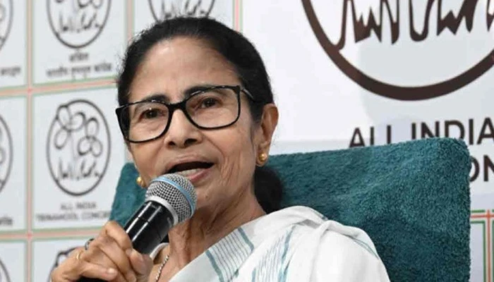 পদত্যাগে নারাজ মমতা