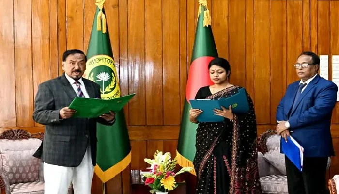 এমপি হিসেবে শপথ নিলেন নুসরাত তাবাসসুম