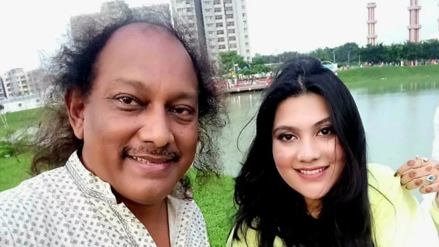 কারিনার শেষ বিদায় নিয়ে বাবার আবেগঘন পোস্ট
