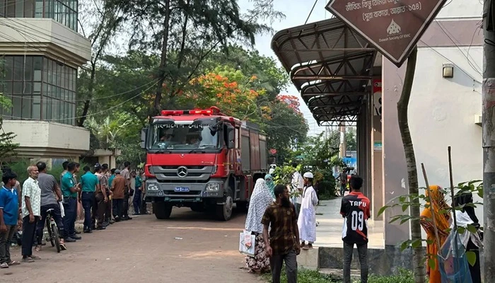 খুলনা মেডিক্যাল কলেজ হাসপাতালে আগুন, নিয়ন্ত্রণে ১০ ইউনিট
