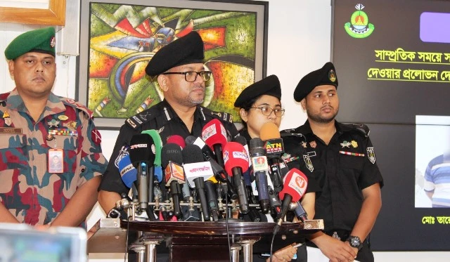 চাকরি দেওয়ার প্রলোভন দেখিয়ে প্রতারণা:গ্রেফতার ২
