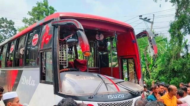 গোপালগঞ্জে সড়ক দুর্ঘটনায় ৫জনের প্রাণহানী