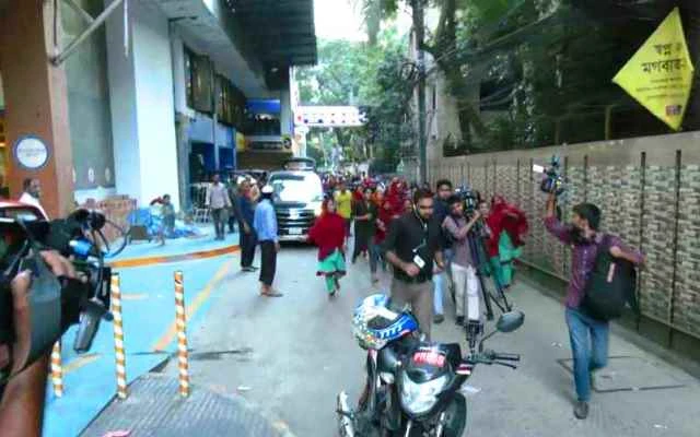 আদ-দ্বীন হাসপাতালে সাংবাদিকদের ওপর হামলা