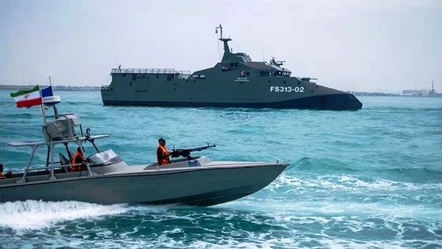 হরমুজে জাহাজ চলাচলে ইরানের কঠোর হুঁশিয়ারি