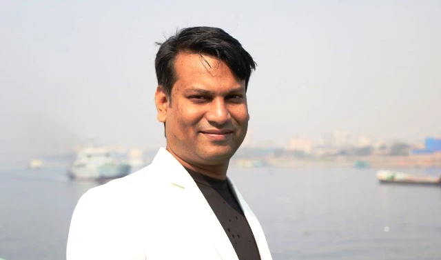 বহুমাত্রিক লেখক সংগঠক নাজমুল হুদার জন্মদিন আজ