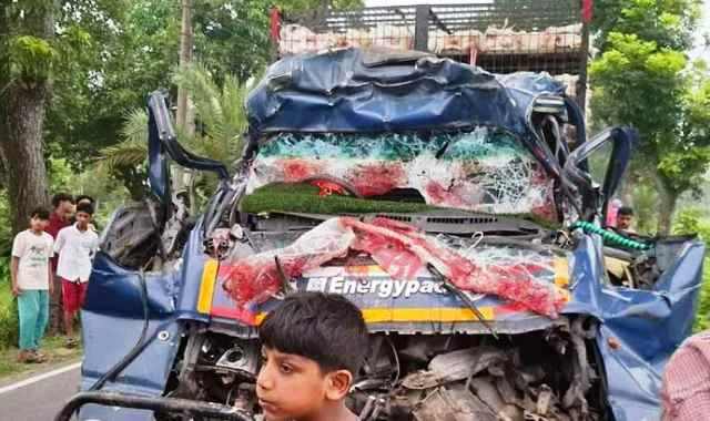 টাঙ্গাইলে দাঁড়িয়ে থাকা ট্রাকে পিকআপের ধাক্কা, নিহত ৪