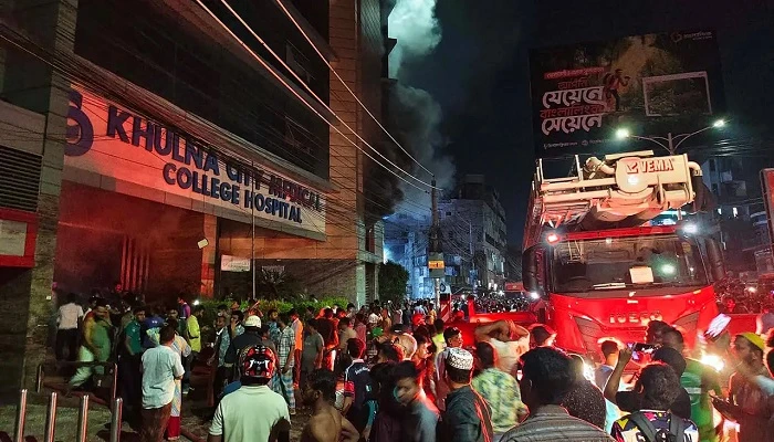 খুলনা সিটি মেডিকেলে ভয়াবহ আগুন, নিয়ন্ত্রণে ১২ ইউনিট