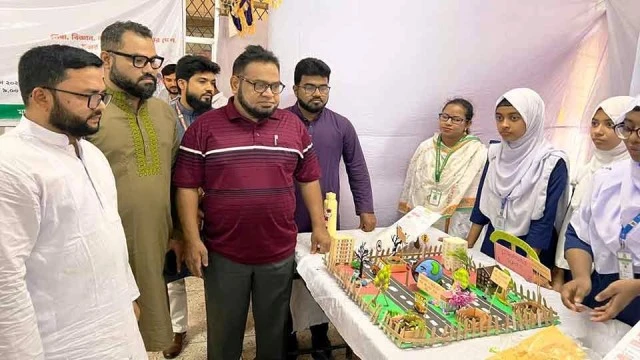 খিলগাঁও কলোনী স্কুল এন্ড কলেজে বিজ্ঞান প্রকল্প-উদ্ভাবনী ধারণা প্রদর্শন