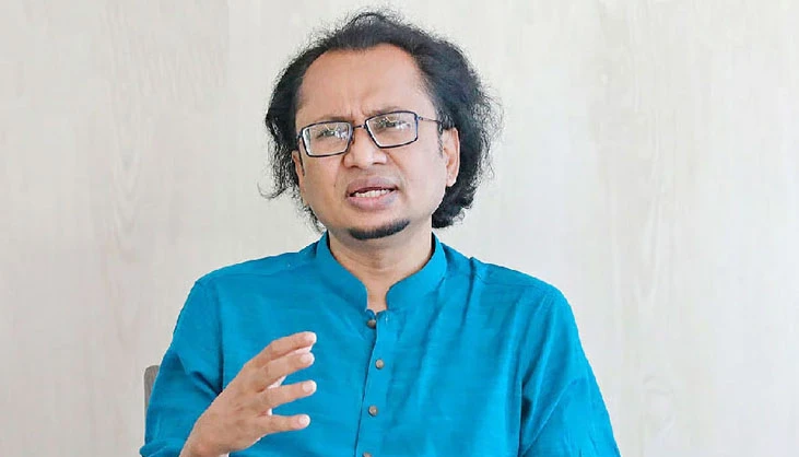 দিল্লির বিমানবন্দরে কী ঘটেছে, জানালেন তথ্য উপদেষ্টা