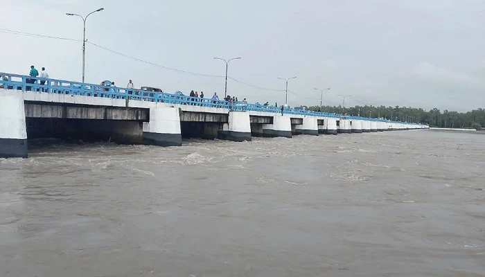 তিস্তার পানি বিপৎসীমা ছুঁই ছুঁই
