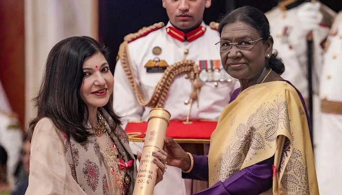 পদ্মভূষণ’ পুরস্কার নিলেন অলকা ইয়াগনিক