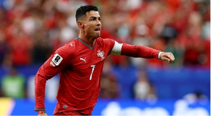 প্রথম ফুটবলার হিসেবে যে বিশ্বরেকর্ড রোনালদোর