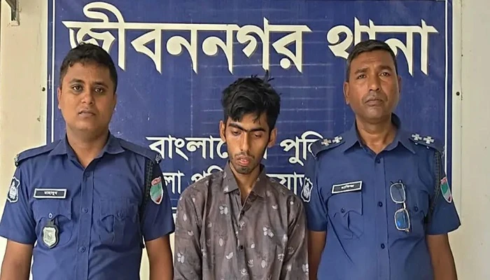 ঘুমন্ত স্ত্রীকে কুপিয়ে জখম, স্বামী আটক