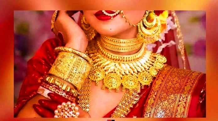 দেশের বাজারে আজ যে দামে বিক্রি হচ্ছে সোনা