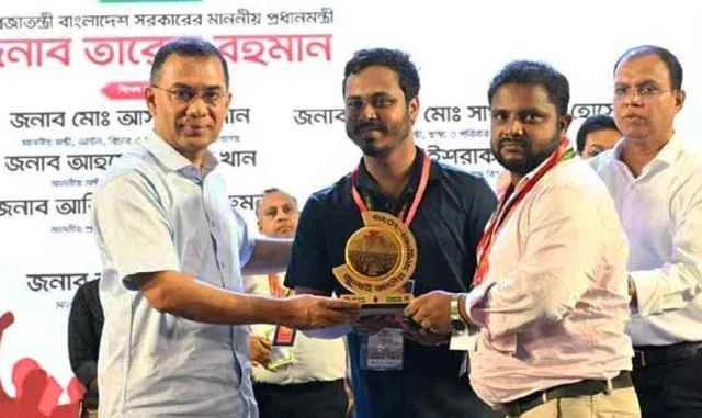 জুলাই স্মৃতি স্মারক তুলে দিলেন প্রধানমন্ত্রী