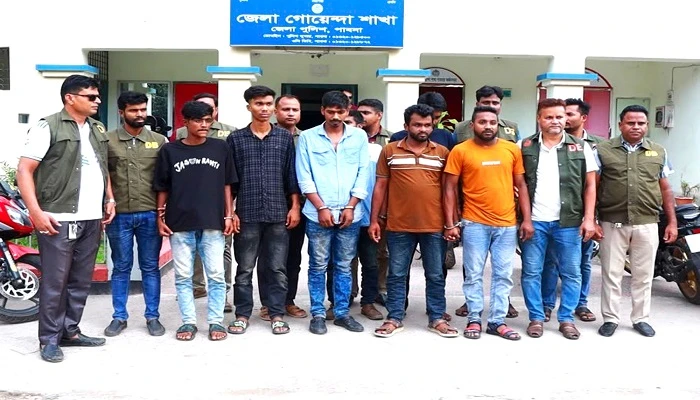 ঈশ্বরদীতে অস্ত্র ও গুলিসহ আটক ৭