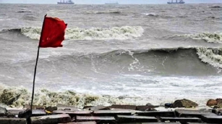 চার সমুদ্রবন্দরে ৩ নম্বর সতর্ক সংকেত
