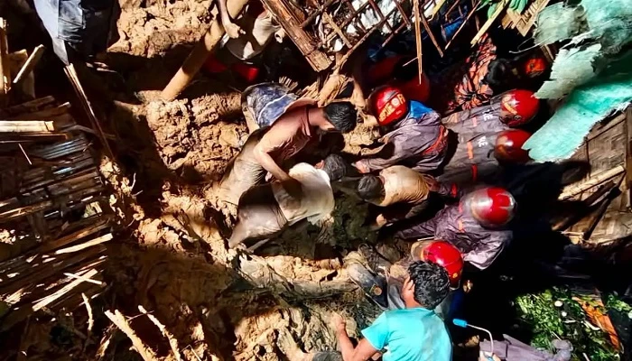 কক্সবাজারে পাহাড়ধসে মৃত বেড়ে ৯