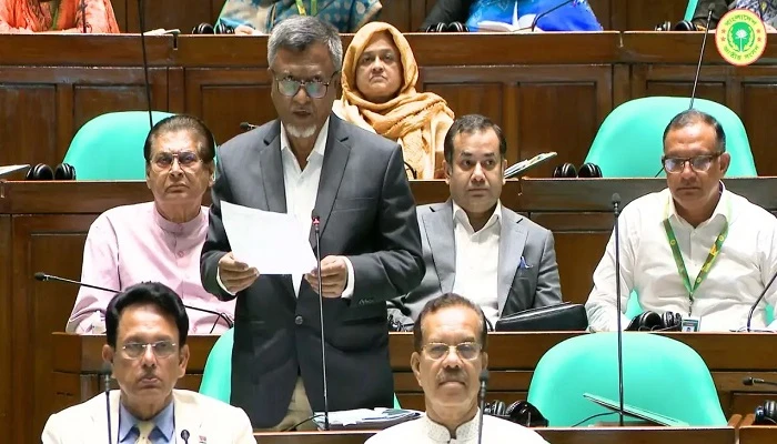 প্রশাসনে ফ্যাসিবাদীদের চিহ্নিত করে ব্যবস্থা নেওয়া হচ্ছে