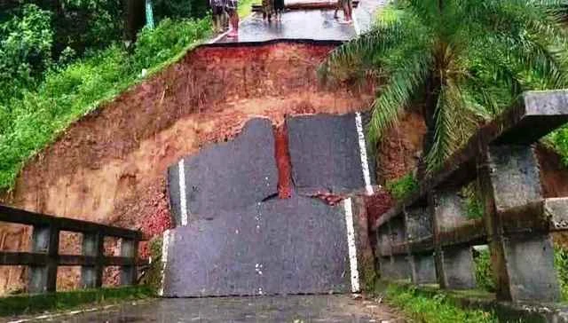 বান্দরবান-রাঙামাটি সড়ক যোগাযোগ বিচ্ছিন্ন