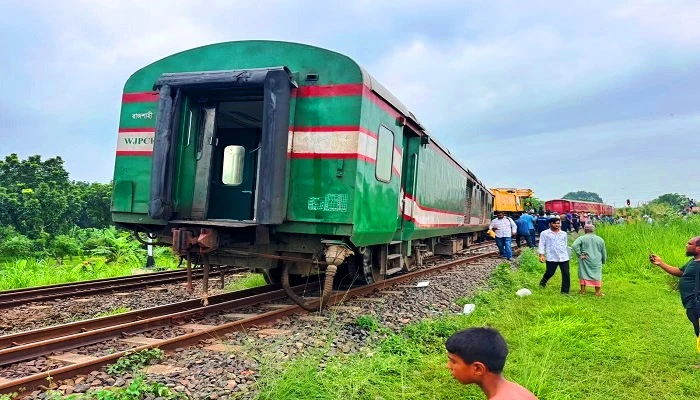 ঢাকার সাথে উত্তরাঞ্চলের ট্রেন যোগাযোগ বন্ধ