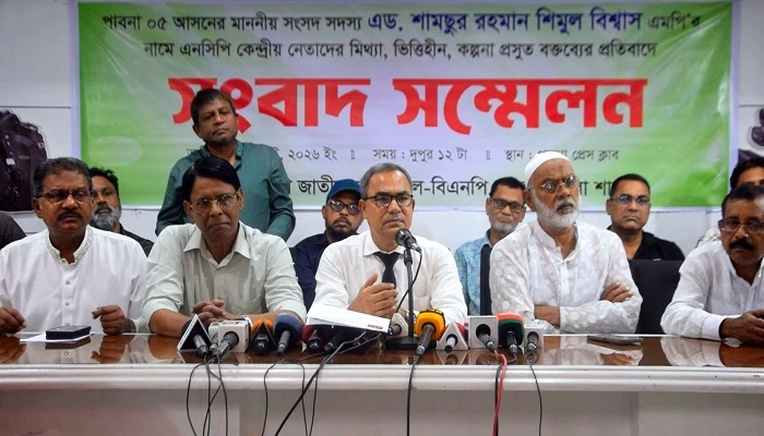 ক্ষমা না চাইলে তুষার ও সারজিসকে পাবনায় অবাঞ্ছিত ঘোষণা