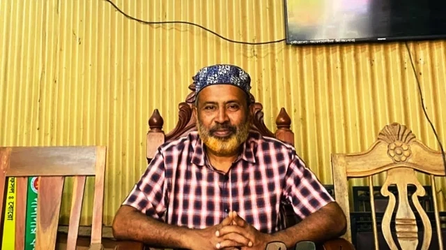 বাড়ির সামনেই বিএনপি নেতাকে কুপিয়ে হত্যা