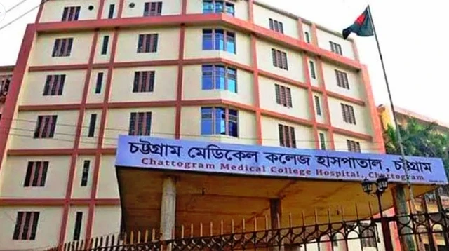 চট্টগ্রামে কারখানায় আগুনে দগ্ধ হয়ে ৫ জন আইসিইউতে