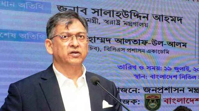 'রাজনৈতিক পক্ষপাতমুক্ত থেকে সরকারি চাকরিজীবীদের কাজ করতে হবে'