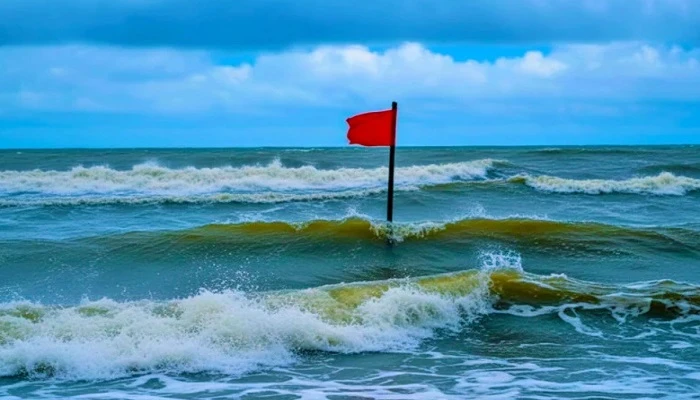 সমুদ্রবন্দরে ৩ নম্বর সতর্কতা