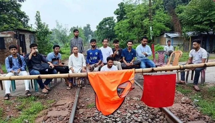 রাজশাহীর সঙ্গে সারা দেশের রেল যোগাযোগ বন্ধ