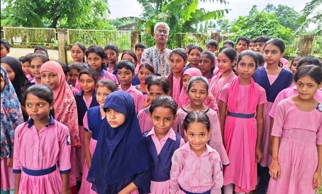 সেনবাগে সরকারি প্রাথমিক বিদ্যালয় পরিদর্শনে এমপি জয়নুল আবদিন