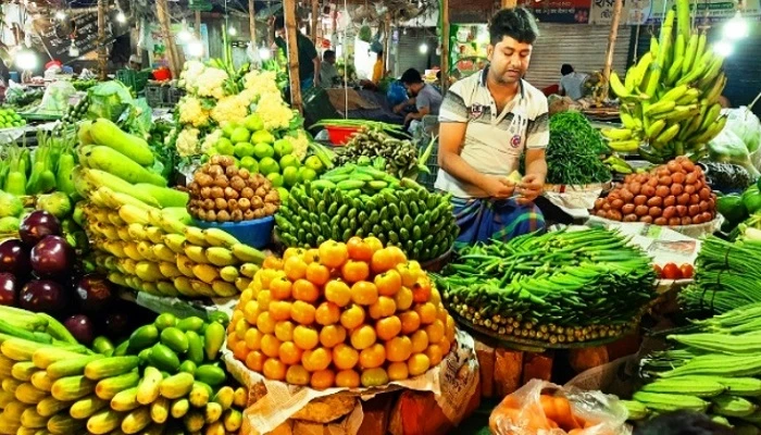 সবজির দামে সেঞ্চুরি, কাঁচা মরিচের কেজি ২৪০ টাকা ছাড়াল