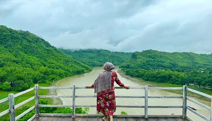 বর্ষায় পাহাড় ভ্রমণে সতর্কতা