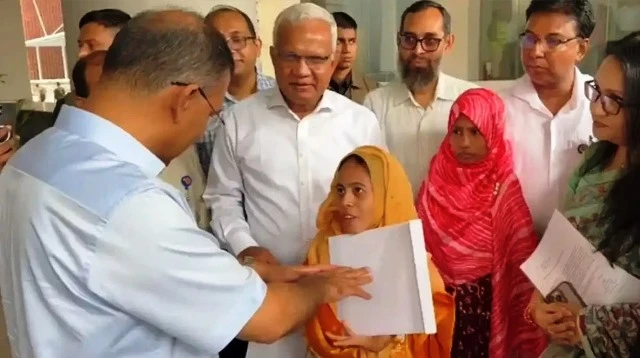 তিন প্রতিবন্ধী ব্যক্তির হাতে নিয়োগপত্র তুলে দিলেন প্রধানমন্ত্রী