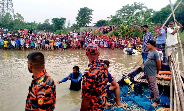 পাবনায় যমুনা নদীতে গোসলে নেমে দুই স্কুলছাত্র নিখোঁজ