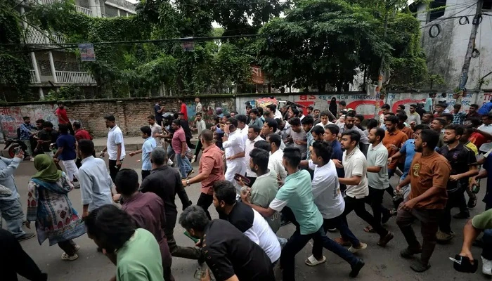 জবি-ঢাকা কলেজসহ বিভিন্ন স্থানে ছাত্রদল-ছাত্রশিবির সংঘর্ষ