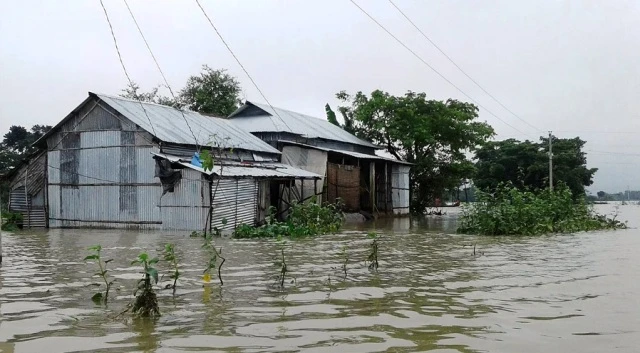 রংপুর ও সিলেটে বাড়ছে নদ-নদীর পানি, বন্যার আশঙ্কা