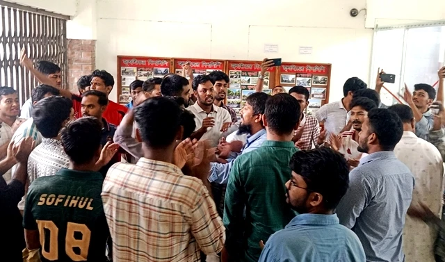 দাওয়াত না পেয়ে পাবিপ্রবিতে জুলাইয়ের অনুষ্ঠান পণ্ড করে দিল ছাত্রদল