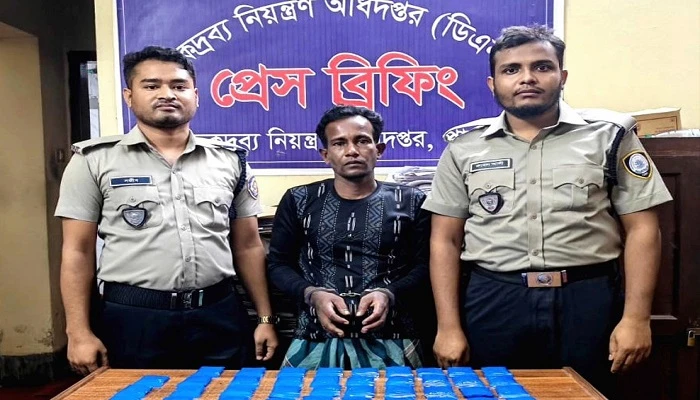 পাবনায় বিপুল পরিমাণ ইয়াবাসহ আটক ১