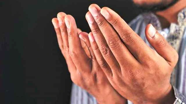 যাদের দোয়া দ্রুত কবুল হয়