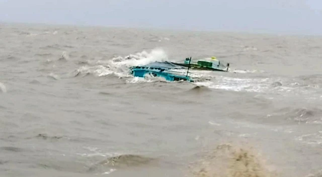 লবণ বোঝাই বলগেট ডুবে বৃদ্ধের মৃত্যু