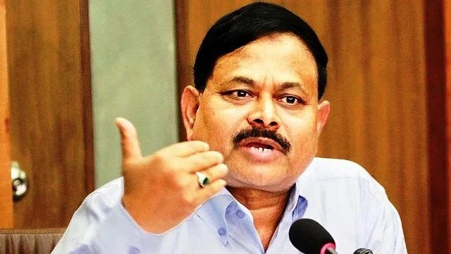 সাবেক সেনাপ্রধান আজিজের বিরুদ্ধে ইন্টারপোলে রেড নোটিশ জারির আবেদন