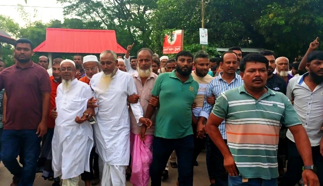 সেনবাগে বিএনপি নেতার ওপর হামলার প্রতিবাদে বিক্ষোভ