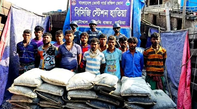 মিয়ানমারে পাচারকালে ৫৯৫ বস্তা সিমেন্টসহ ১২ পাচারকারী আটক