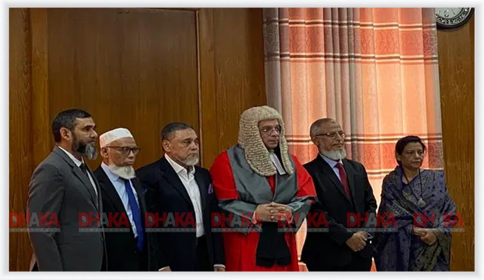 নির্বাচন কমিশনার নতুন সিইসি ও ৪ কমিশনার শপথ নিলেন 